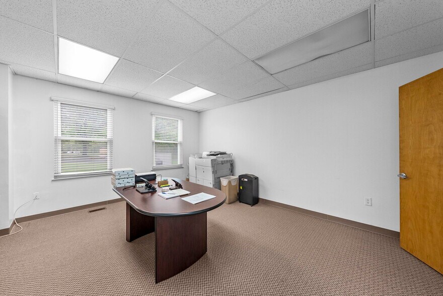 More Photos Of 59 Avenue at the Commons, Shrewsbury Medical For Lease