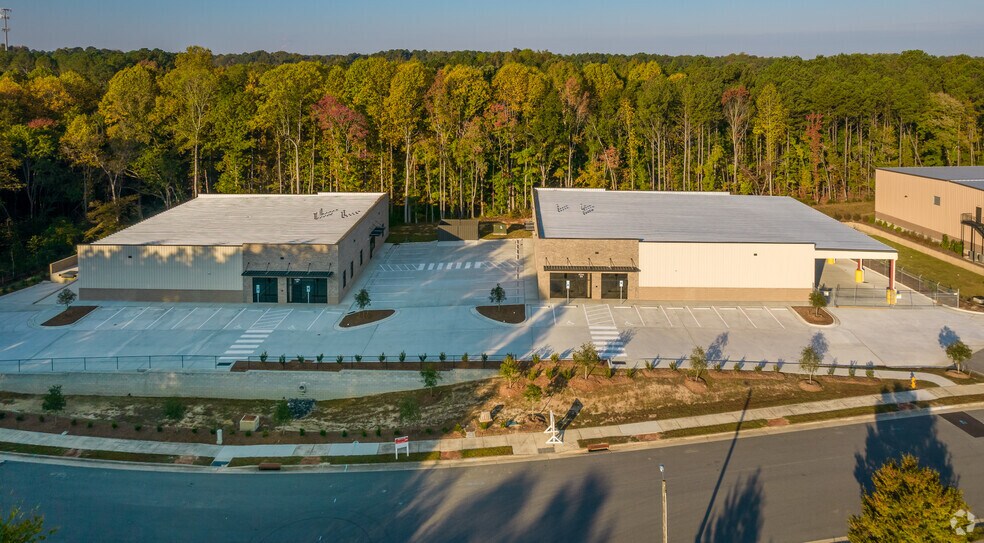 More Photos Of 4204 Virtuous St, Garner Showroom For Lease