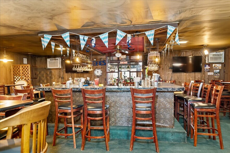 More Photos Of 31 Decatur St, Columbia Restaurant For Sale