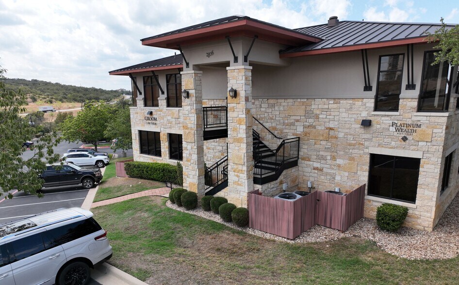 More Photos Of 2806 Flintrock Trace, Lakeway Loft Creative Space For Sale