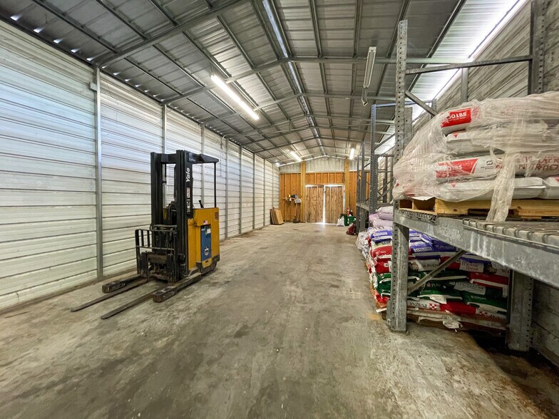 More Photos Of 4342 Knights Station Rd, Lakeland Warehouse For Sale