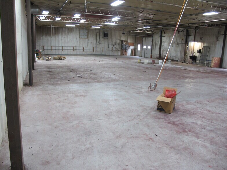 More Photos Of 713 E Main St, Waukon Manufacturing For Sale