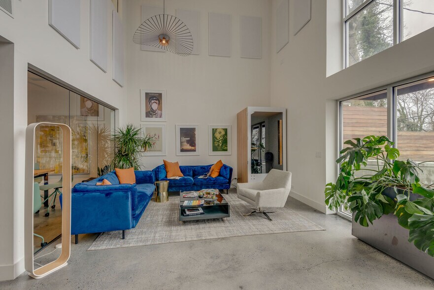 More Photos Of 407 Humphreys St, Nashville Office For Lease