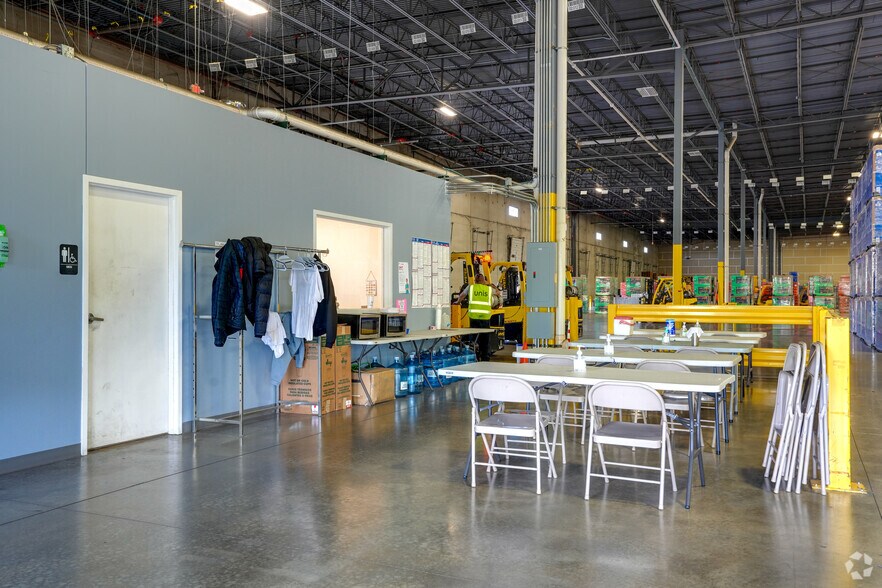 More Photos Of 6515 Ameriplex Dr, Portage Warehouse For Lease