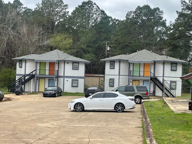 More Photos Of 301 Pine Wilderness Dr, Queen City Apartments For Sale