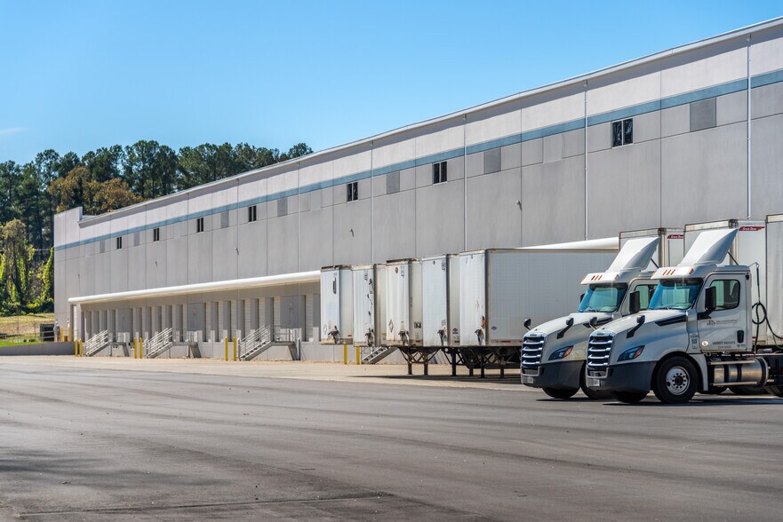 More Photos Of 192 Woodlawn St, Belmont Warehouse For Lease