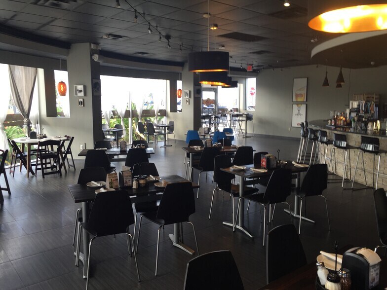 More Photos Of 350 E Seminole Blvd, Sanford Freestanding For Sale