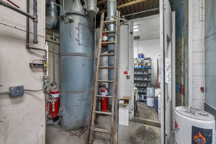 More Photos Of 29300 Goddard Rd, Romulus Manufacturing For Sale