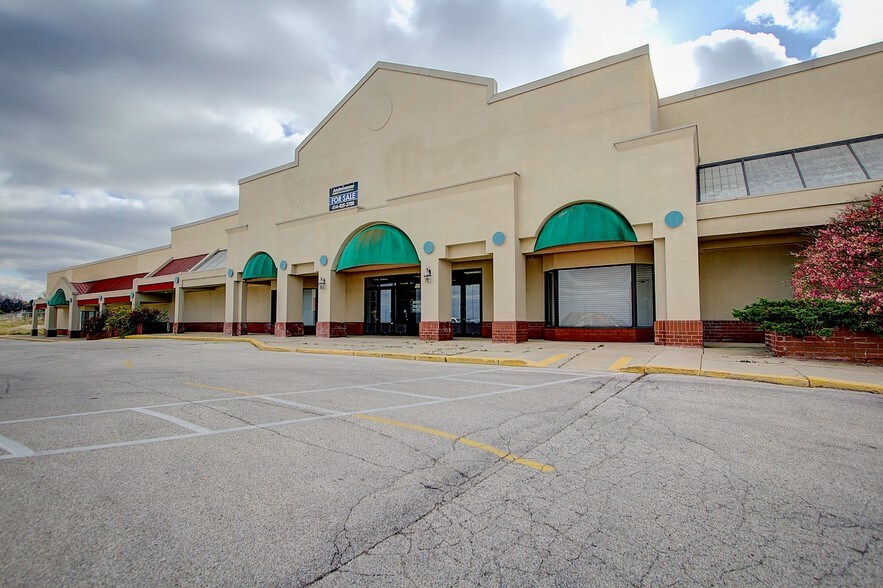 More Photos Of 8603 W Brown Deer Rd, Milwaukee Storefront For Lease