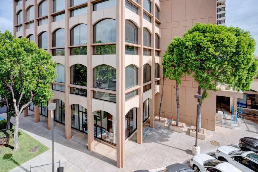 More Photos Of 4211 Waialae Ave, Honolulu Office For Lease