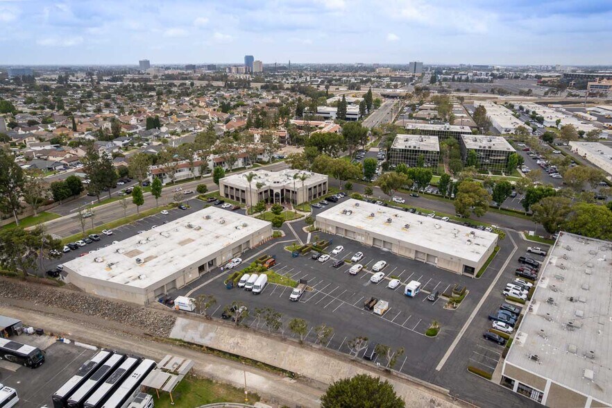 More Photos Of 1717-1745 W Orangewood Ave, Orange Office For Sale