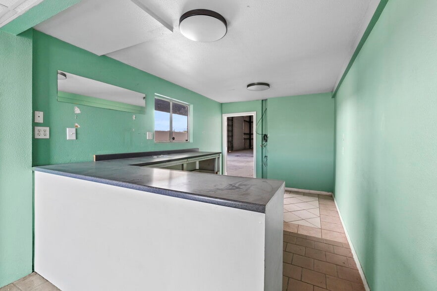 More Photos Of 290 Wonder World Dr, San Marcos Warehouse For Lease