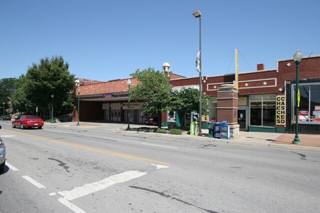 More Photos Of 2526-2536 Independence Ave, Kansas City Storefront For Sale