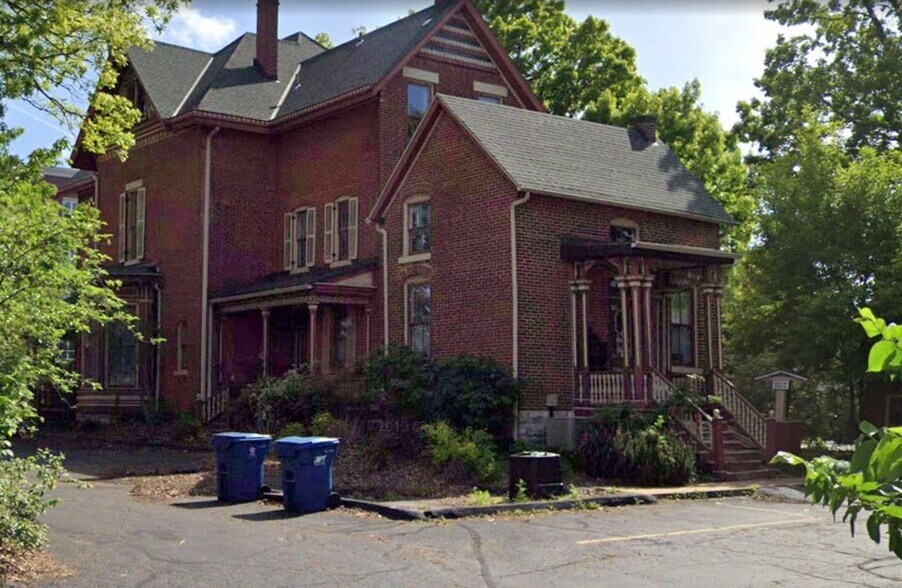 More Photos Of 435 E Walnut St, Springfield Specialty For Sale