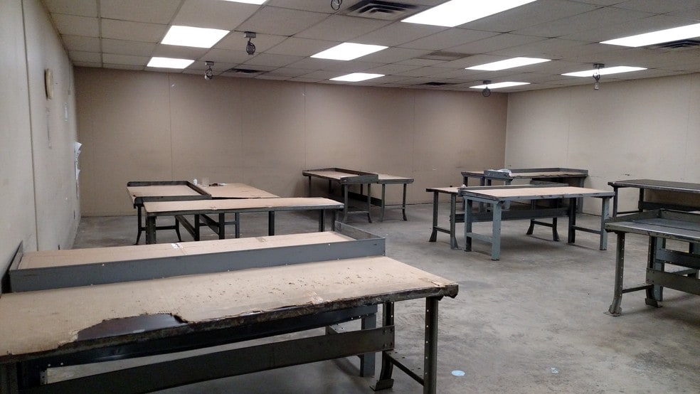 More Photos Of 17910 Van Dyke St, Detroit Manufacturing For Sale