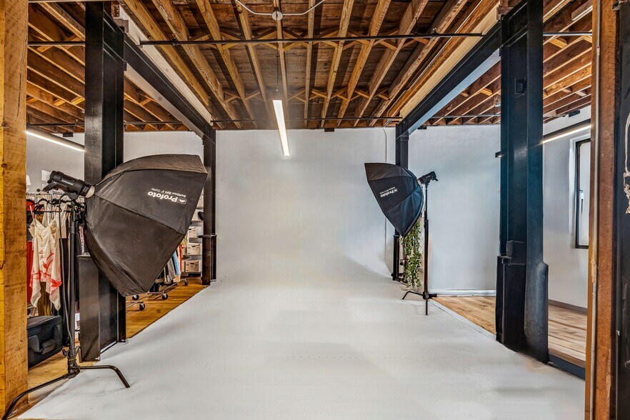 More Photos Of 734 S Main St, Los Angeles Loft Creative Space For Lease