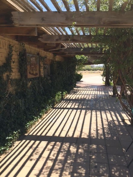 More Photos Of 690 Old Ca-58, Barstow Restaurant For Sale