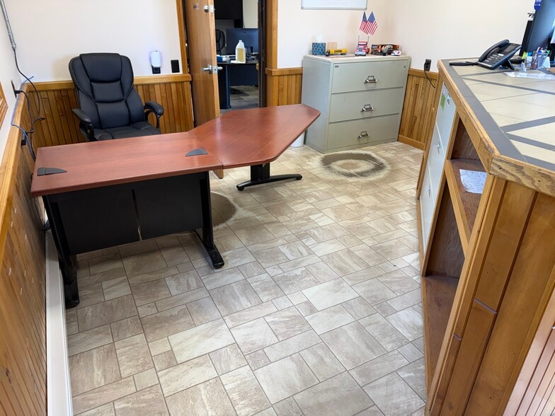 More Photos Of 4881 Pittsburgh Rd, Harrisville Light Distribution For Sale