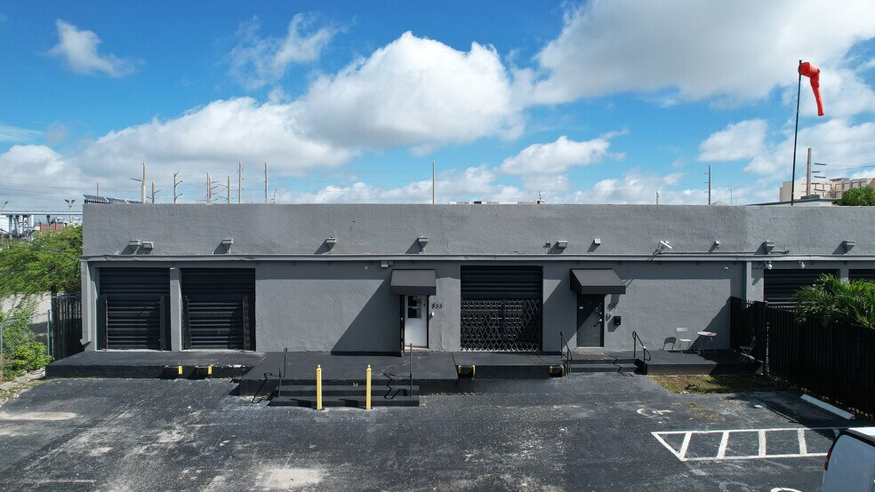 Primary Photo Of 829-833 NW 21st St, Miami Warehouse For Lease