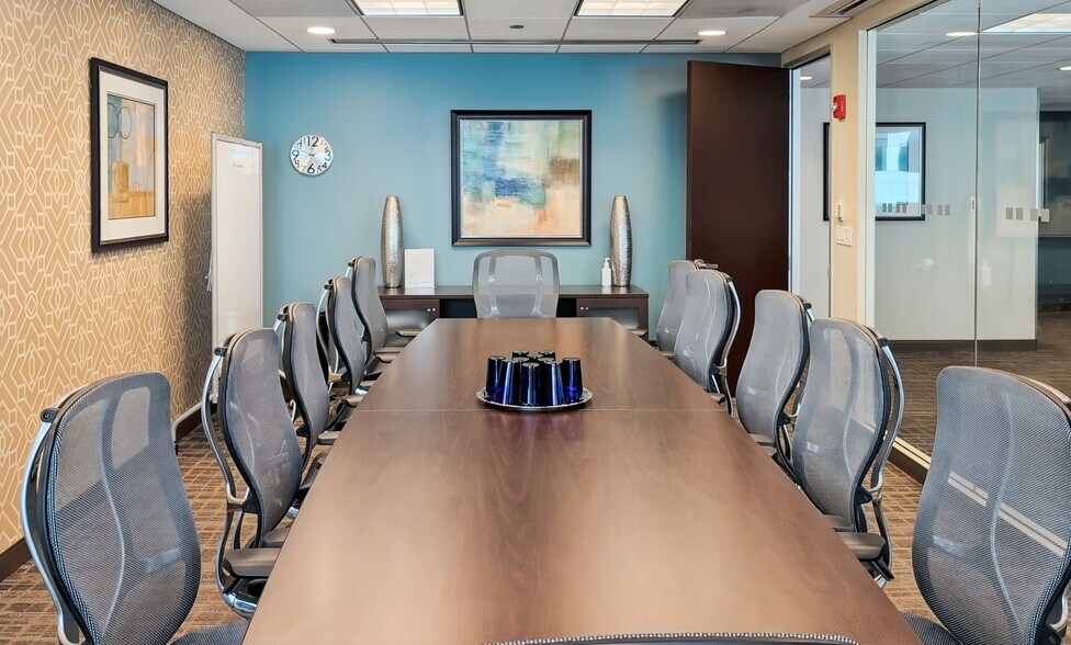 More Photos Of 10 S Riverside Plz, Chicago Office For Lease