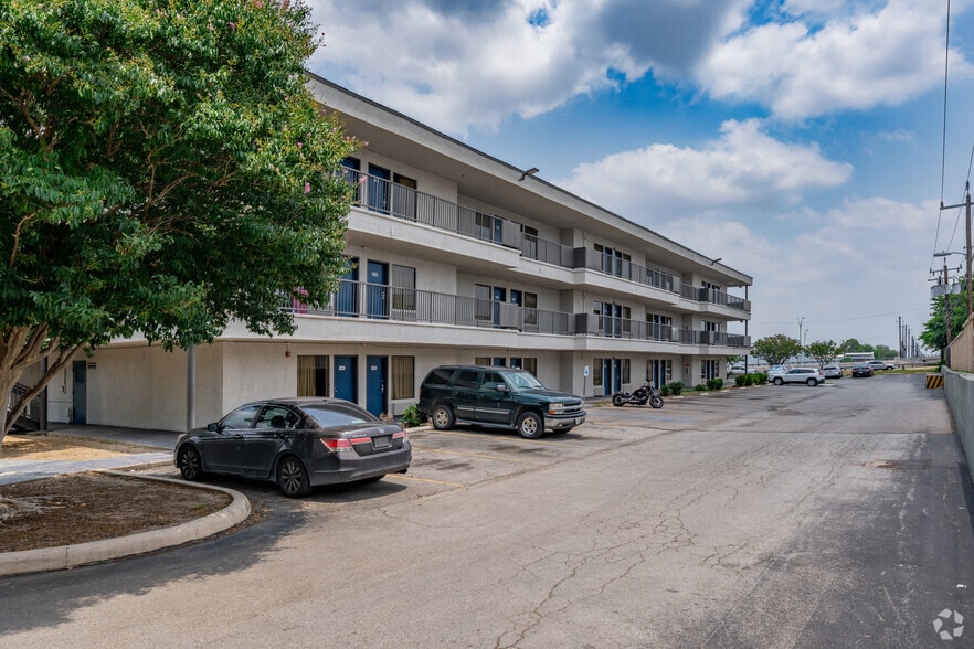 More Photos Of 11221 San Pedro Ave, San Antonio Hotel For Sale