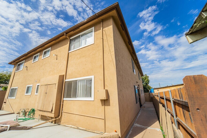 More Photos Of 1121 E 6th St, National City Apartments For Sale