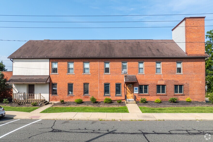 More Photos Of 437 Dotts St, Pennsburg Office For Lease