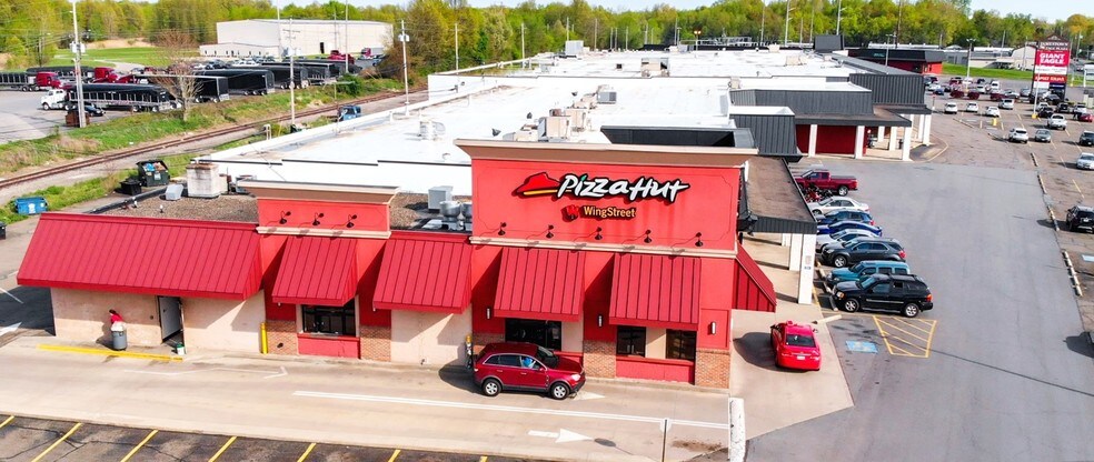 More Photos Of 2700-2790 Mahoning Ave NW, Warren Storefront For Lease