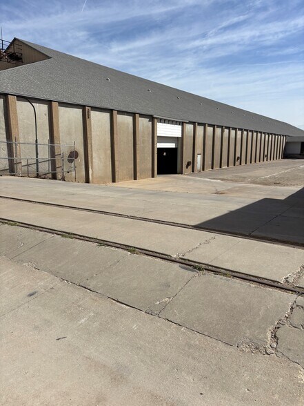 More Photos Of 5755 S Hoover Rd, Wichita Unknown For Lease