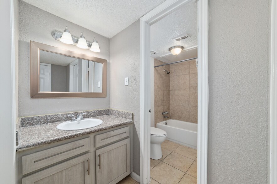 More Photos Of 8330 Carvel Ln, Houston Apartments For Sale