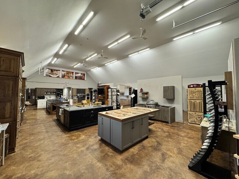 More Photos Of 160 Kelly Rd, Kalispell Flex For Lease