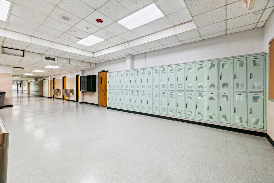 More Photos Of 500 Magrill st, Longview Loft Creative Space For Sale