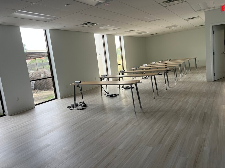 More Photos Of 5405 Diplomat Cir, Orlando Loft Creative Space For Lease