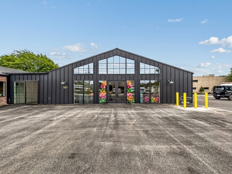 More Photos Of 2330 Langford St, Dallas Storefront For Sale