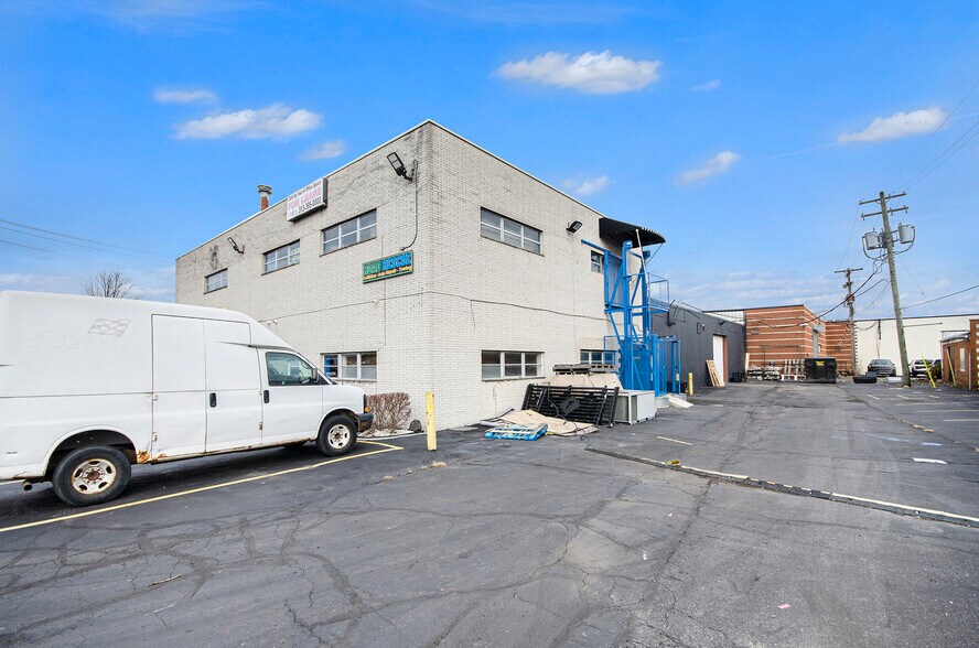 More Photos Of 25315 Kean St, Dearborn Industrial For Lease