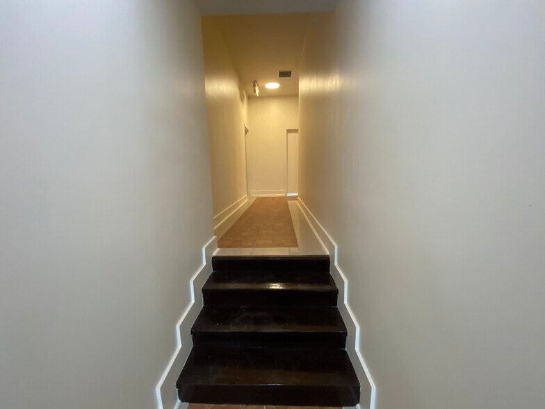 More Photos Of 219 N 21st Ave, Hollywood Storefront Retail Office For Lease