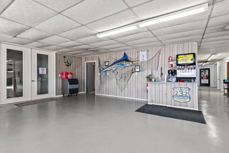 More Photos Of 1117 N Old Route 66, Litchfield General Retail For Sale