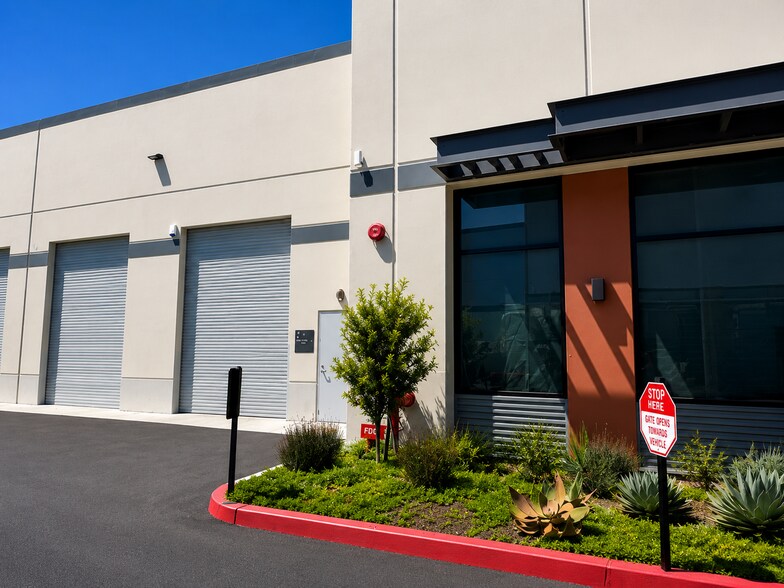 More Photos Of 865-875 Cochran St, Simi Valley Warehouse For Sale