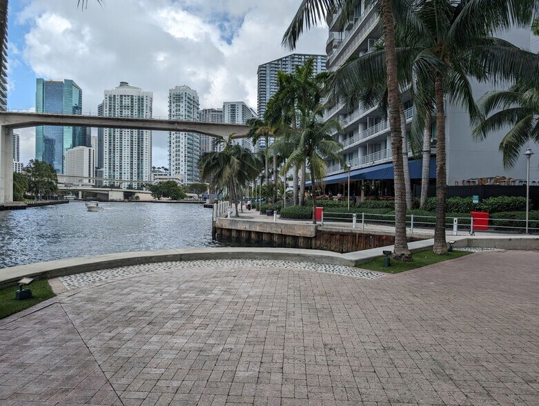 More Photos Of 187 SW 7th St, Miami Restaurant For Lease