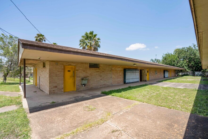 More Photos Of 1214 S Bridge Ave, Weslaco Schools For Sale