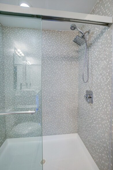 More Photos Of 1555-1563 N 4th St, Columbus Apartments For Sale