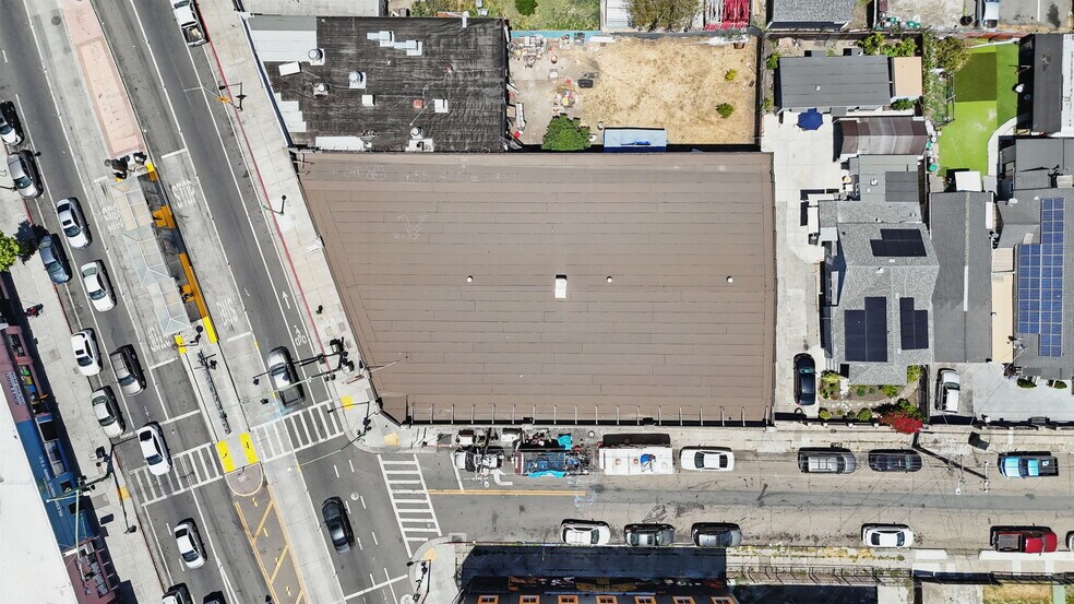 More Photos Of 7134 International Blvd, Oakland Showroom For Sale