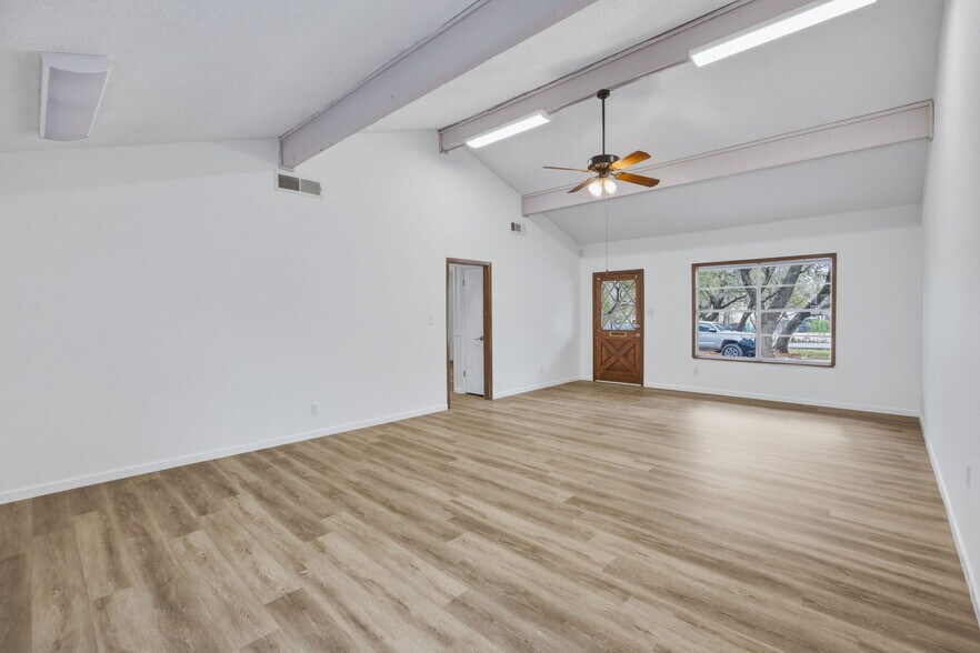 More Photos Of 7900 Hudson Loop, Austin Contractor Storage Yard For Lease