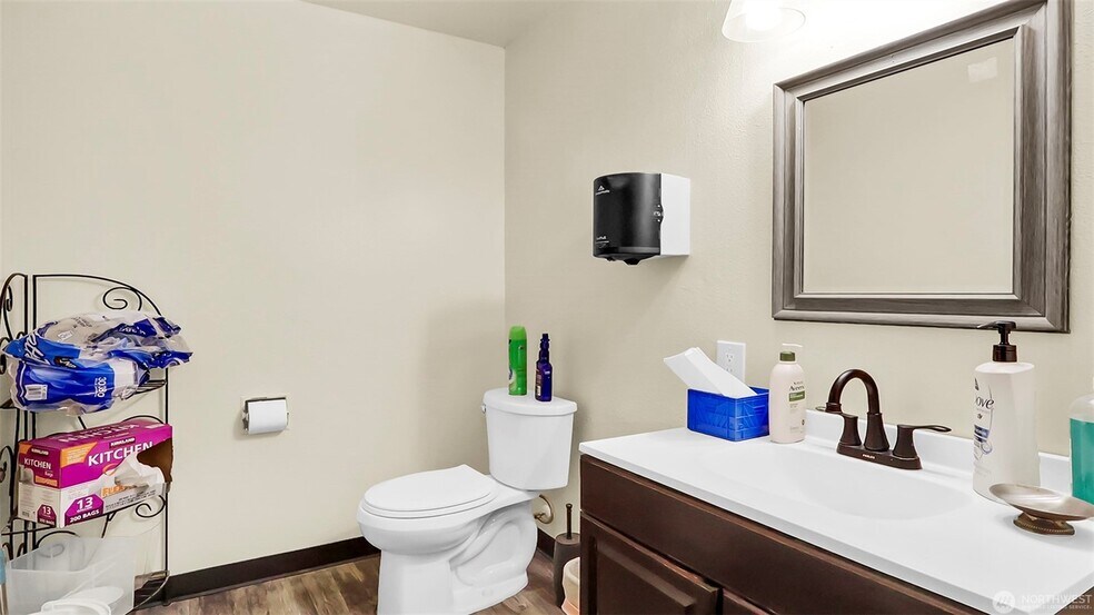 More Photos Of 5902 Yakima Ave, Tacoma Office For Sale