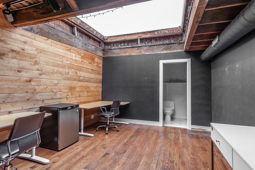 More Photos Of 2425 W 14th St, Chicago Loft Creative Space For Lease