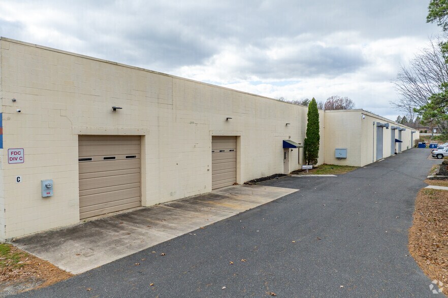 More Photos Of 380 Cooper Rd, Berlin Unknown For Lease