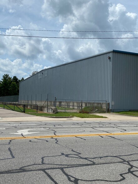 More Photos Of 2020 15th St, Columbus Manufacturing For Lease