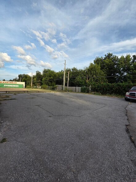 More Photos Of 1222 NW Cache Rd, Lawton Office For Lease