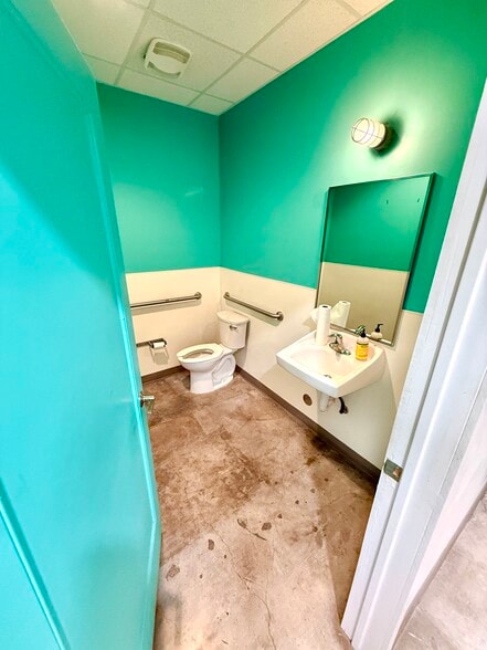More Photos Of 2205 E 5th St, Austin Loft Creative Space For Sale