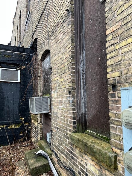 More Photos Of 2 Tayco St, Menasha Multifamily For Sale